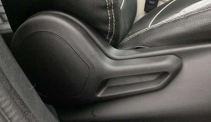 2020 Tata NEXON XZ PLUS PETROL SUNROOF, Petrol, Manual, 85,762 km, Driver Side Adjustment Panel