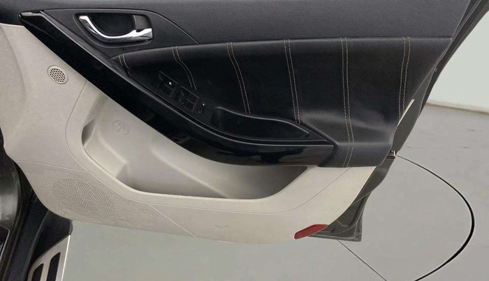 2020 Tata NEXON XZ PLUS PETROL SUNROOF, Petrol, Manual, 85,762 km, Driver Side Door Panels Control