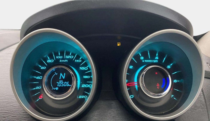 2018 Mahindra XUV500 W9, Diesel, Manual, 70,483 km, Odometer Image