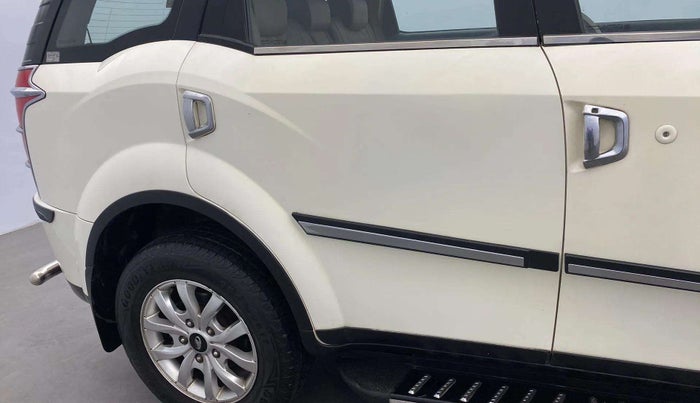 2018 Mahindra XUV500 W9, Diesel, Manual, 70,483 km, Right rear door - Paint minor damage