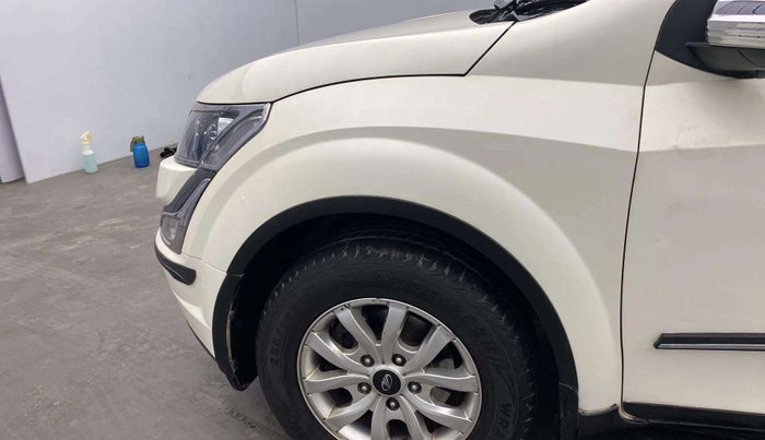 2018 Mahindra XUV500 W9, Diesel, Manual, 70,483 km, Left fender - Paint has minor damage