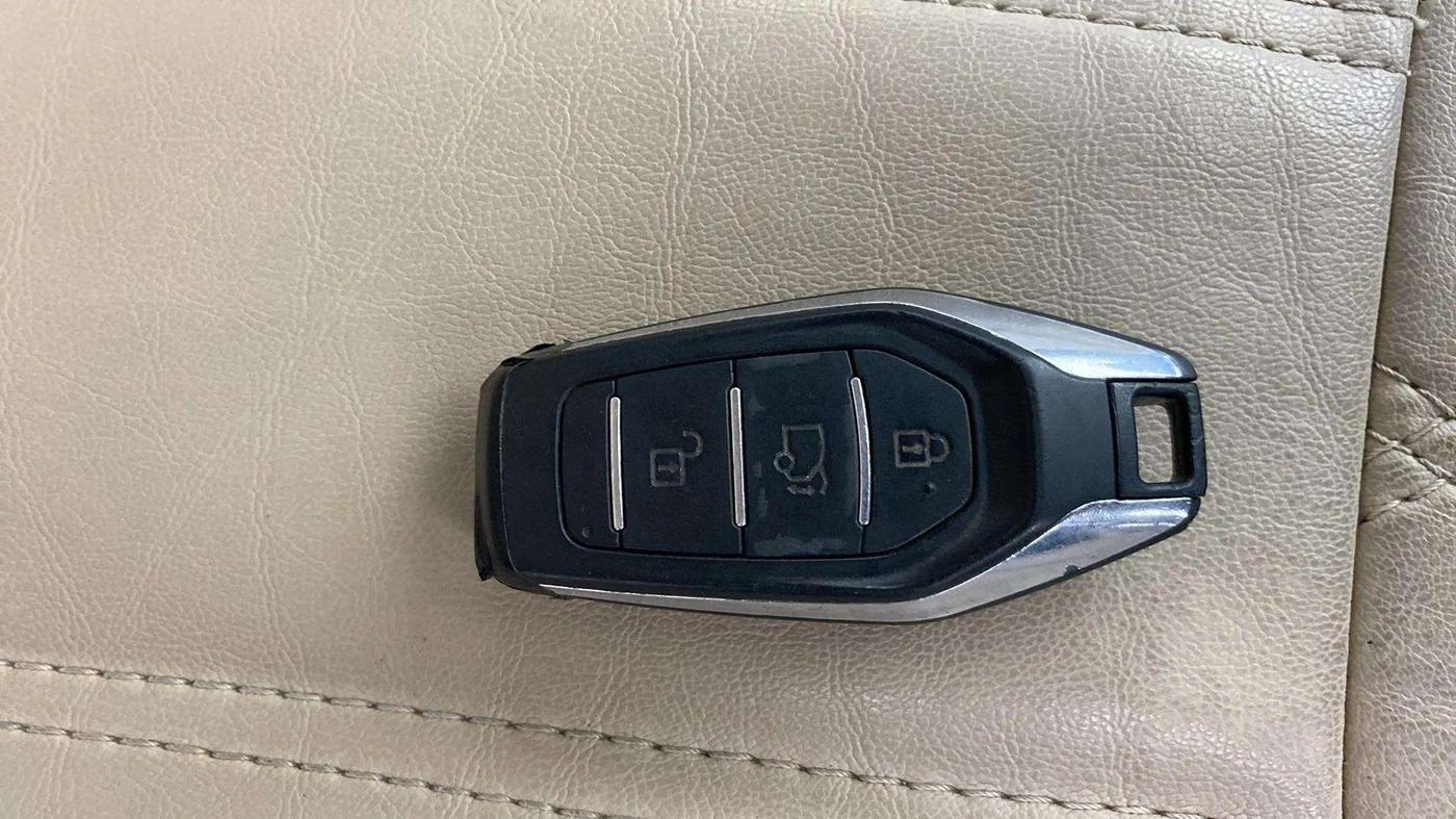 2018 Mahindra XUV500 W9, Diesel, Manual, 70,631 km, Key Close Up