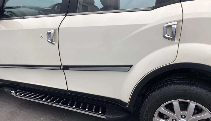 2018 Mahindra XUV500 W9, Diesel, Manual, 70,483 km, Rear left door - Minor scratches