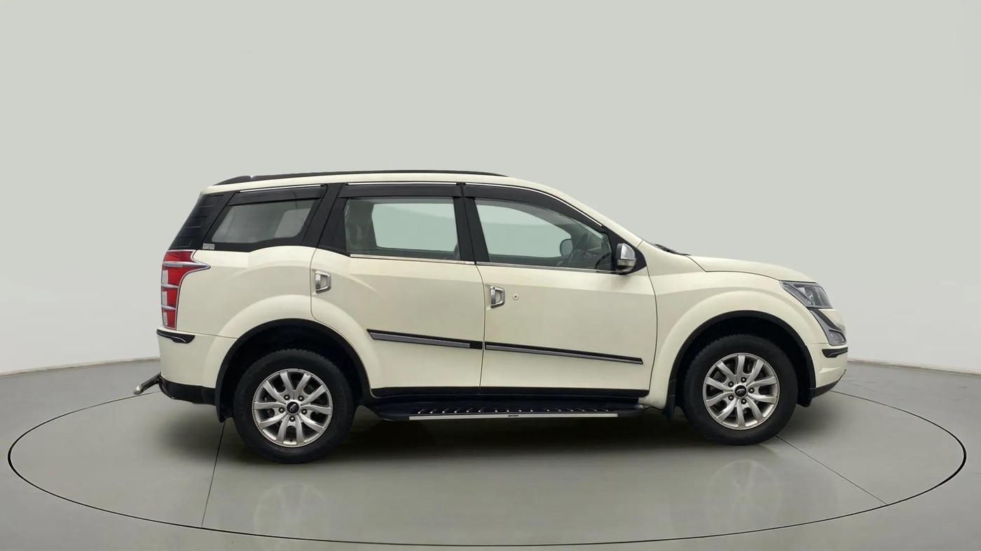 2018 Mahindra XUV500 W9, Diesel, Manual, 70,631 km, Right Side View