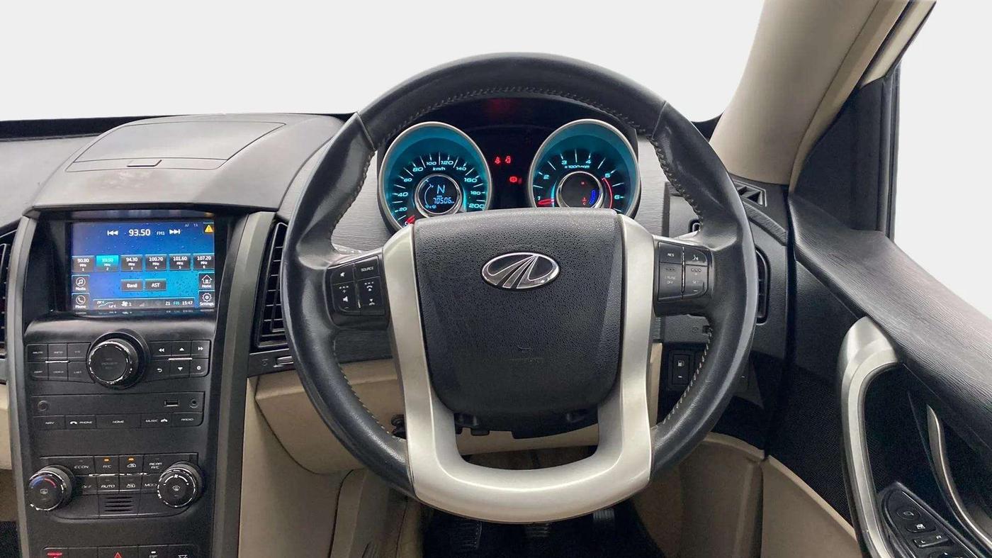 2018 Mahindra XUV500 W9, Diesel, Manual, 70,631 km, Steering Wheel Close Up