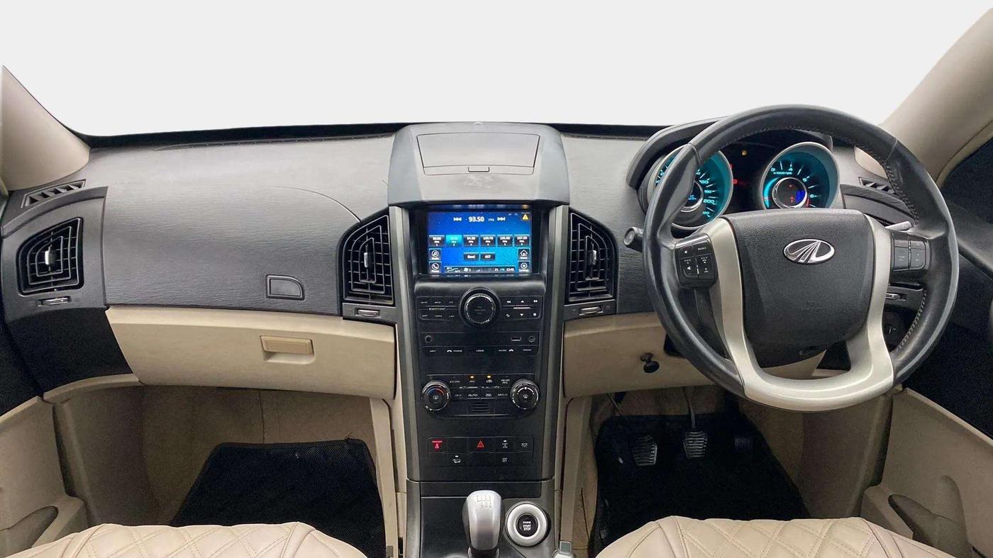 2018 Mahindra XUV500 W9, Diesel, Manual, 70,631 km, Dashboard