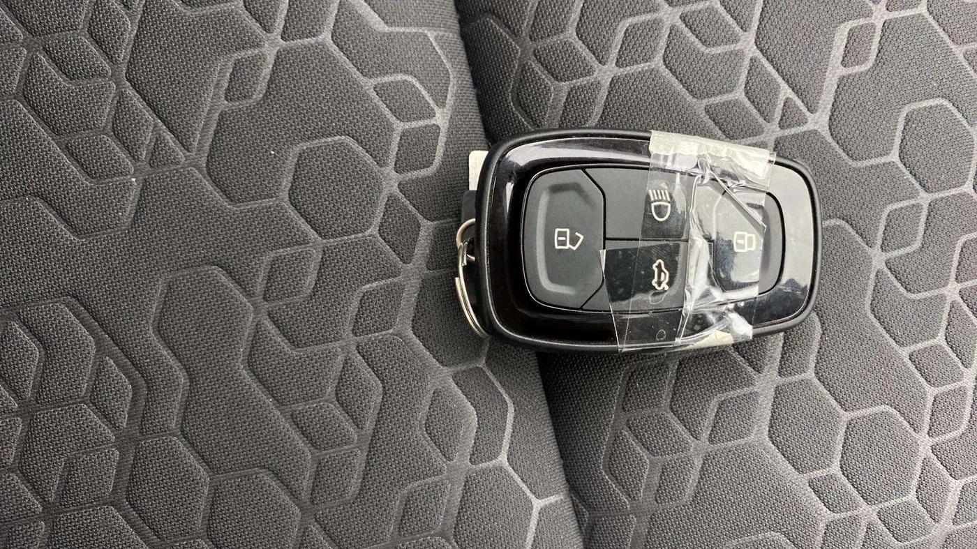 2022 Tata ALTROZ XZA, Petrol, Automatic, 13,407 km, Key Close Up