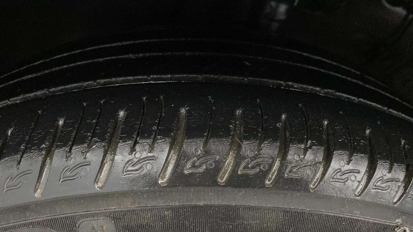 2021 KIA SONET GTX PLUS 1.5 AT DUAL TONE, Diesel, Automatic, 41,394 km, Left Front Tyre Tread