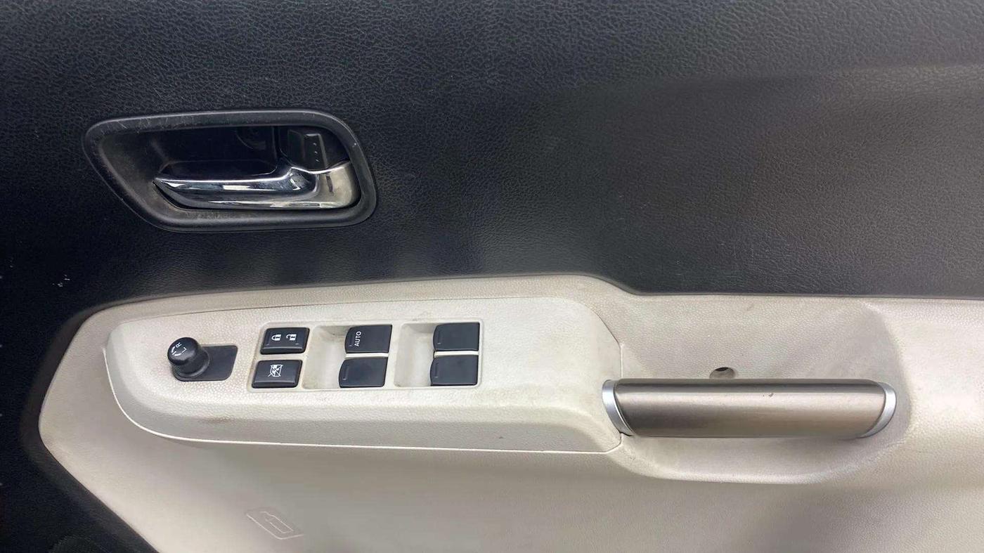 2017 Maruti IGNIS DELTA 1.2, Petrol, Manual, 68,729 km, Driver Side Door Panels Control