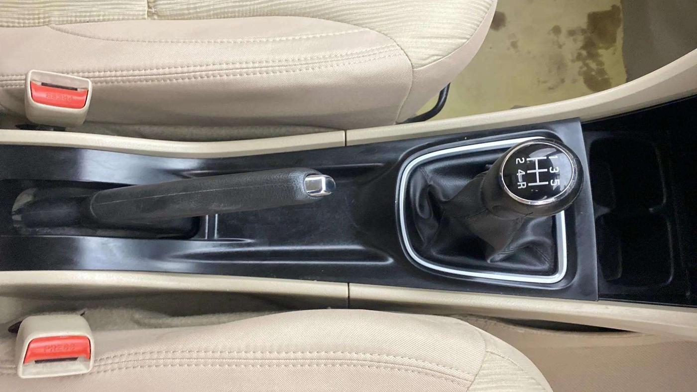 2018 Maruti Ciaz DELTA 1.4 MT PETROL, Petrol, Manual, 60,623 km, Gear Lever