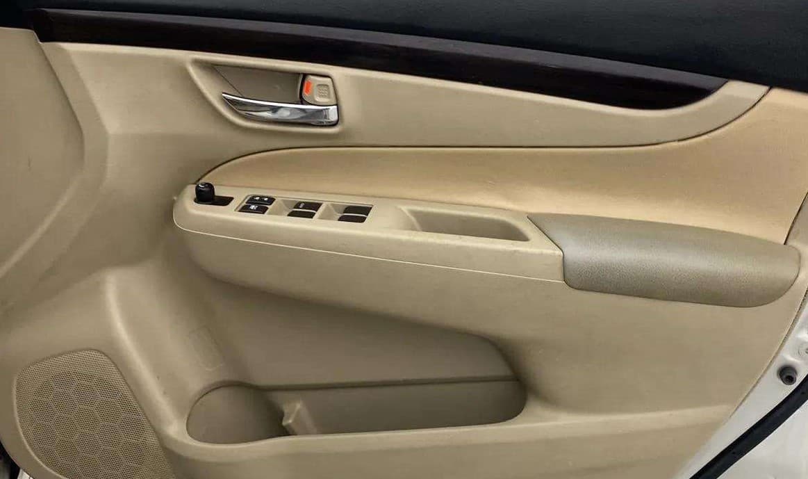 2018 Maruti Ciaz DELTA 1.4 MT PETROL, Petrol, Manual, 60,623 km, Driver Side Door Panels Control