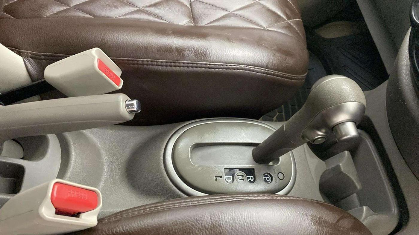 2015 Nissan Micra XL CVT, Petrol, Automatic, 72,392 km, Gear Lever