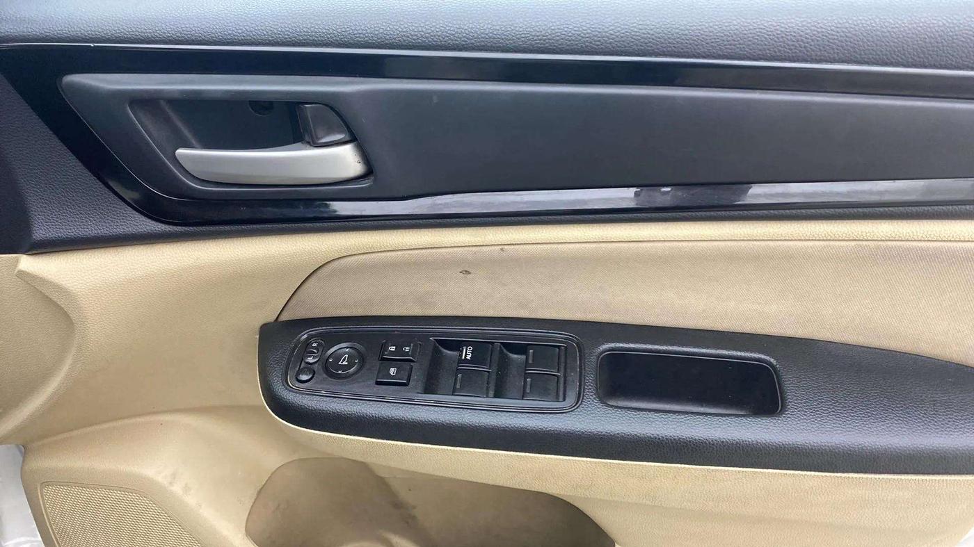2020 Honda Amaze 1.2L I-VTEC VX CVT, Petrol, Automatic, 63,833 km, Driver Side Door Panels Control