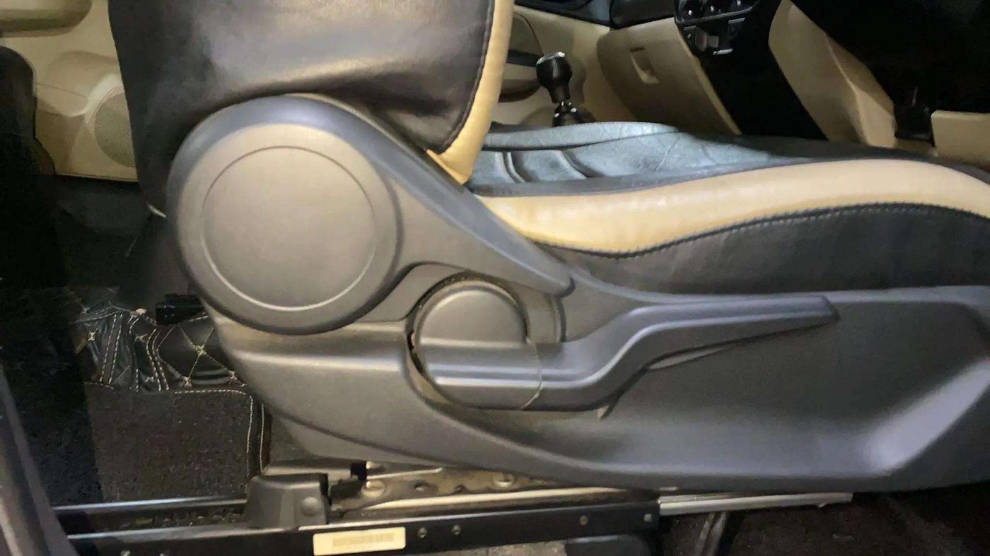 2019 Honda Amaze 1.2L I-VTEC S, Petrol, Manual, 25,198 km, Driver Side Adjustment Panel