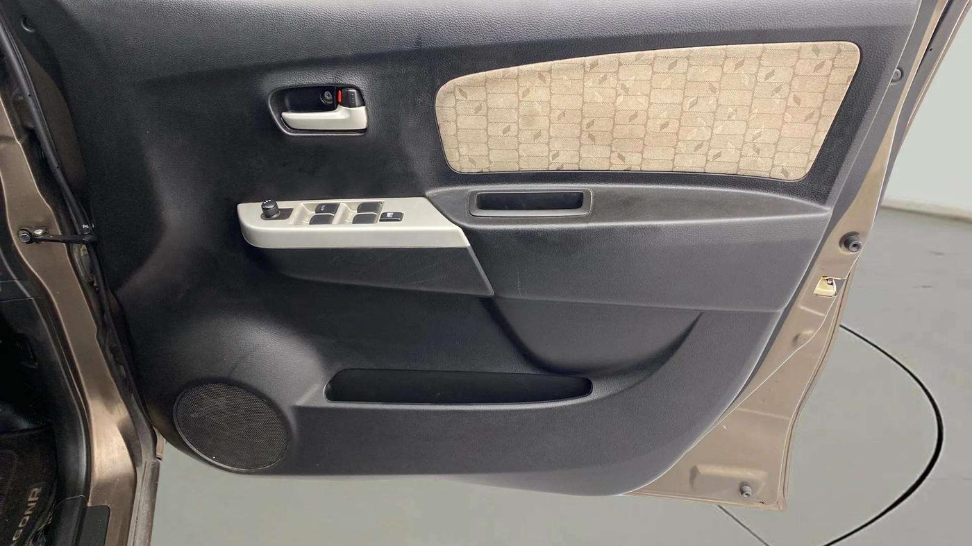 2016 Maruti Wagon R 1.0 VXI OPT, Petrol, Manual, 90,111 km, Driver Side Door Panels Control