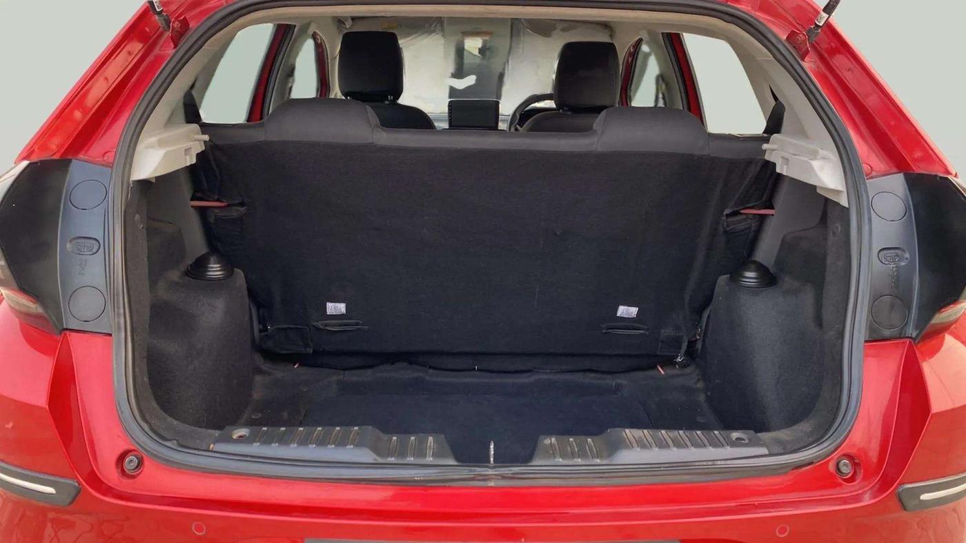 2021 Tata ALTROZ XE PETROL, Petrol, Manual, 27,390 km, Boot Inside