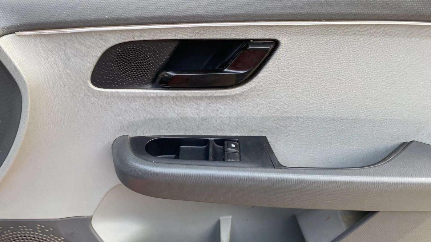 2021 Tata ALTROZ XE PETROL, Petrol, Manual, 27,390 km, Driver Side Door Panels Control