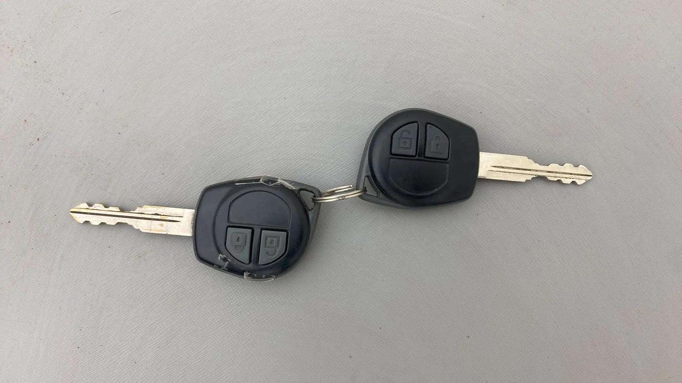2017 Maruti Wagon R 1.0 VXI AMT, Petrol, Automatic, 51,661 km, Key Close Up
