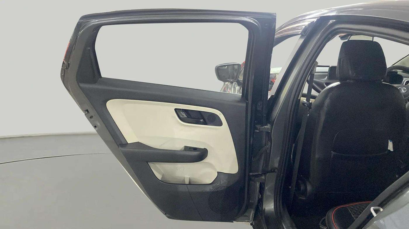 2023 Tata ALTROZ XM PLUS SUNROOF CNG, CNG, Manual, 37,606 km, LHS Rear Door