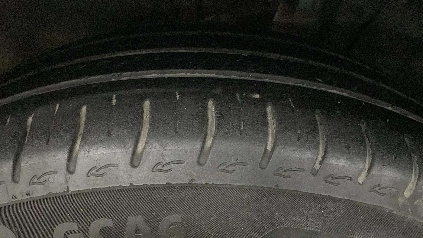 2023 Tata ALTROZ XM PLUS SUNROOF CNG, CNG, Manual, 37,606 km, Left Rear Tyre Tread