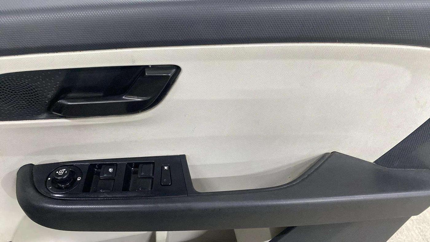 2023 Tata ALTROZ XM PLUS SUNROOF CNG, CNG, Manual, 37,606 km, Driver Side Door Panels Control