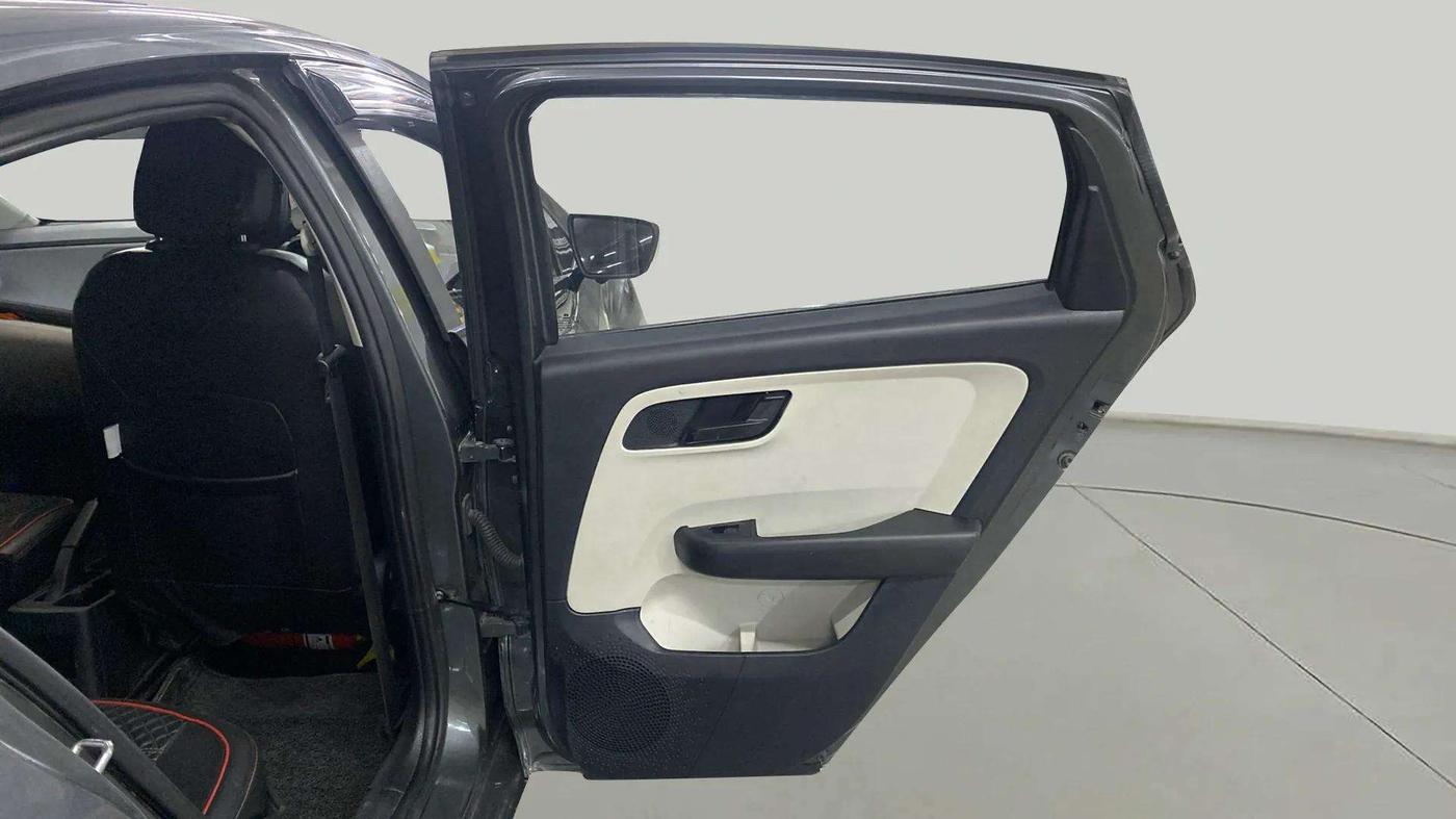 2023 Tata ALTROZ XM PLUS SUNROOF CNG, CNG, Manual, 37,606 km, RHS Rear Door