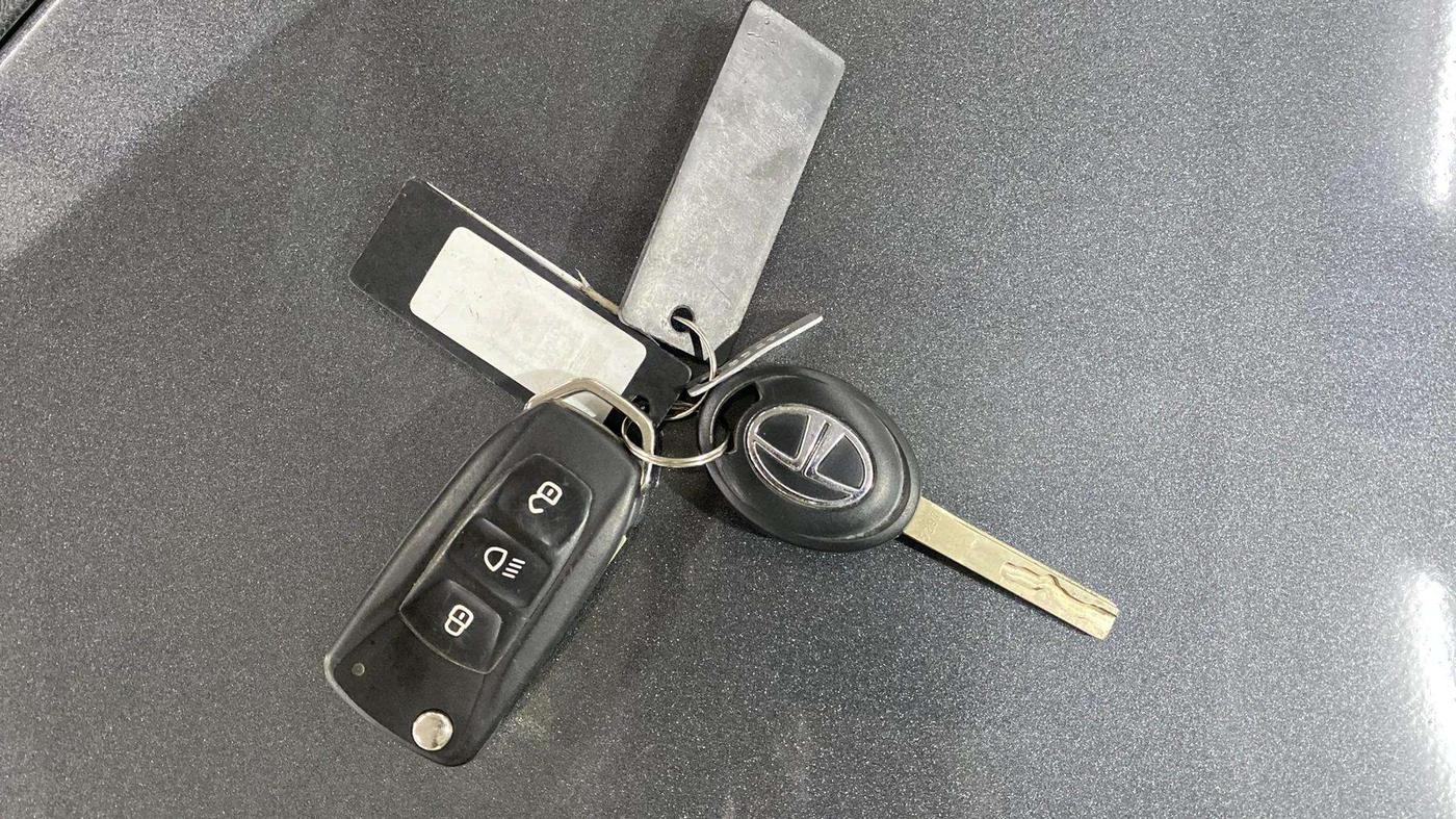 2023 Tata ALTROZ XM PLUS SUNROOF CNG, CNG, Manual, 37,606 km, Key Close Up
