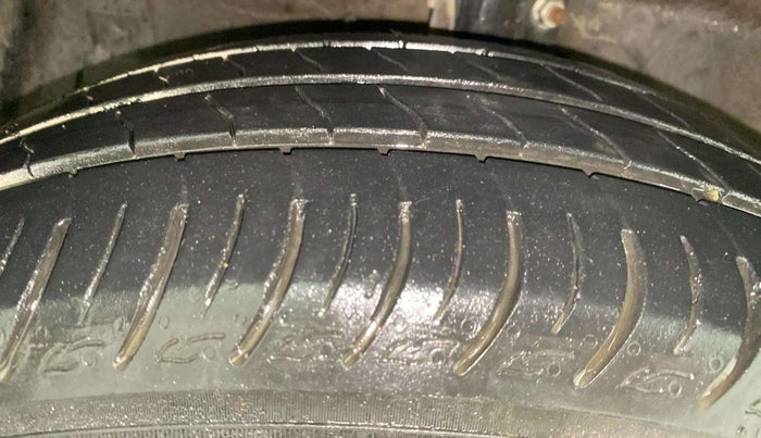 2016 Maruti Ciaz ZXI AT, Petrol, Automatic, 89,563 km, Left Front Tyre Tread