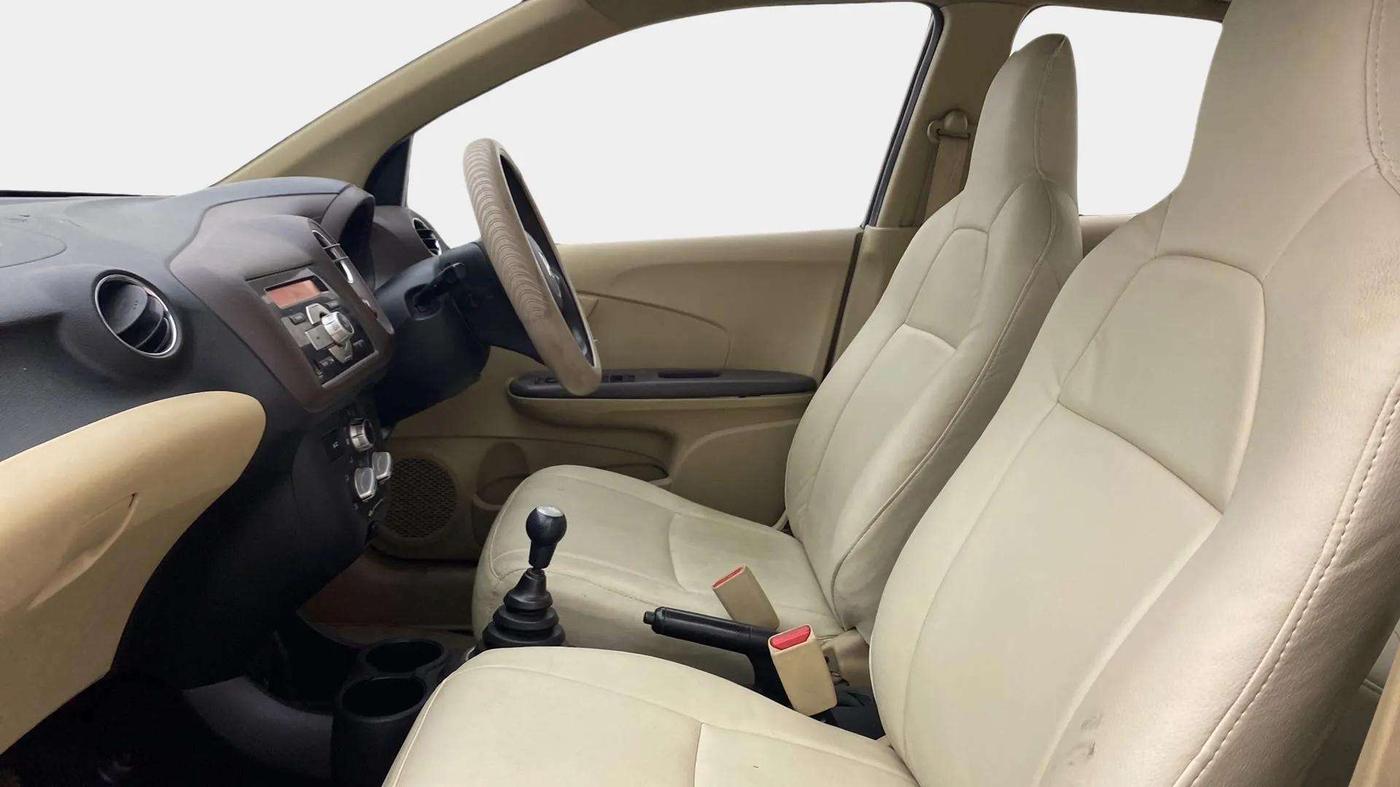2013 Honda Amaze 1.2L I-VTEC S, Petrol, Manual, 1,00,042 km, Right Side Front Door Cabin
