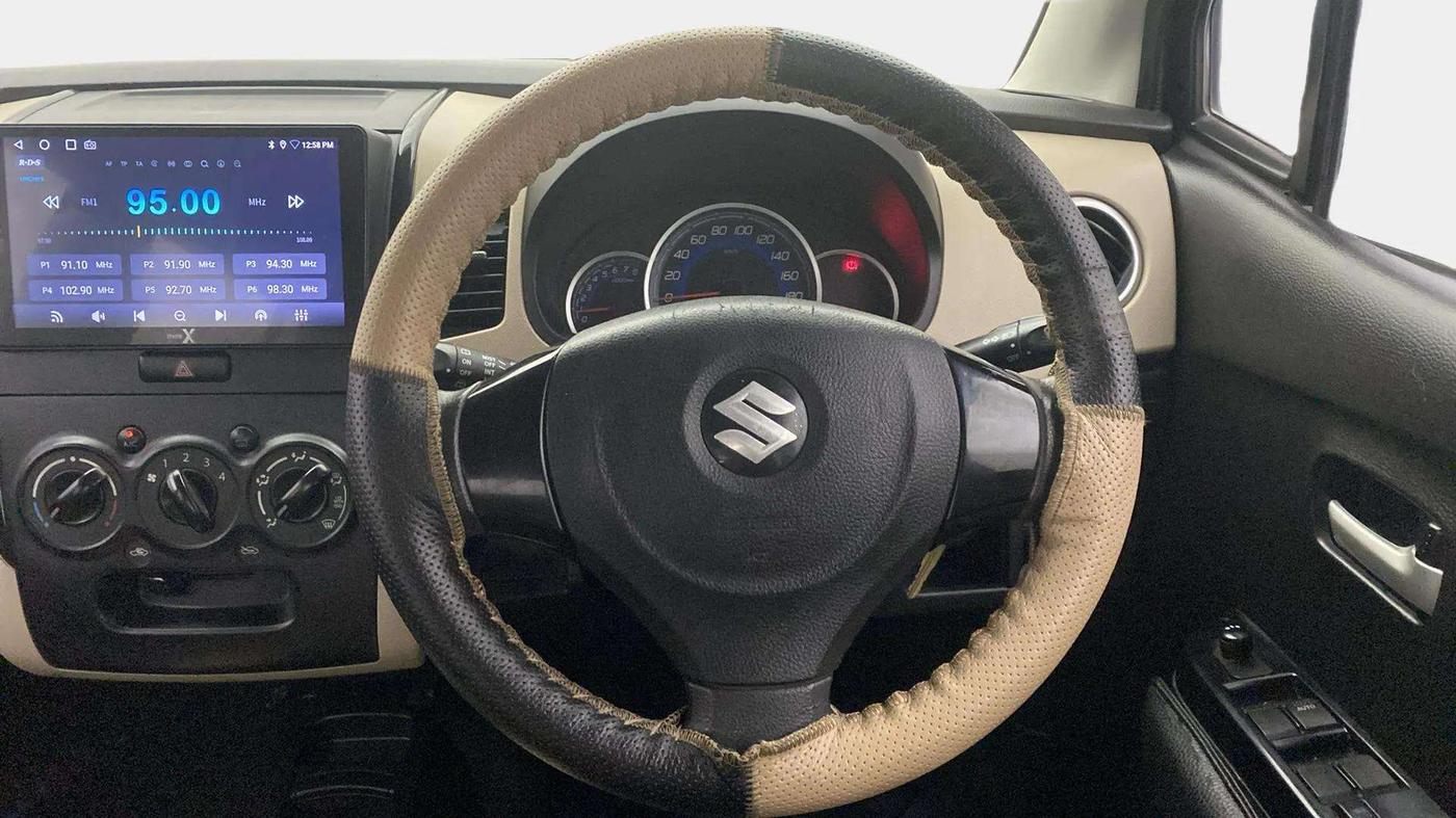 2017 Maruti Wagon R 1.0 VXI, Petrol, Manual, 47,123 km, Steering Wheel Close Up