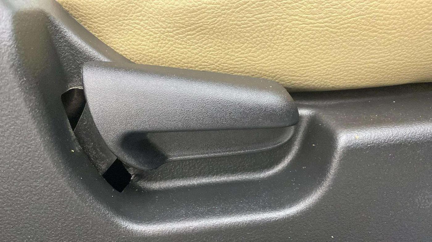 2017 Maruti Wagon R 1.0 VXI, Petrol, Manual, 47,123 km, Driver Side Adjustment Panel
