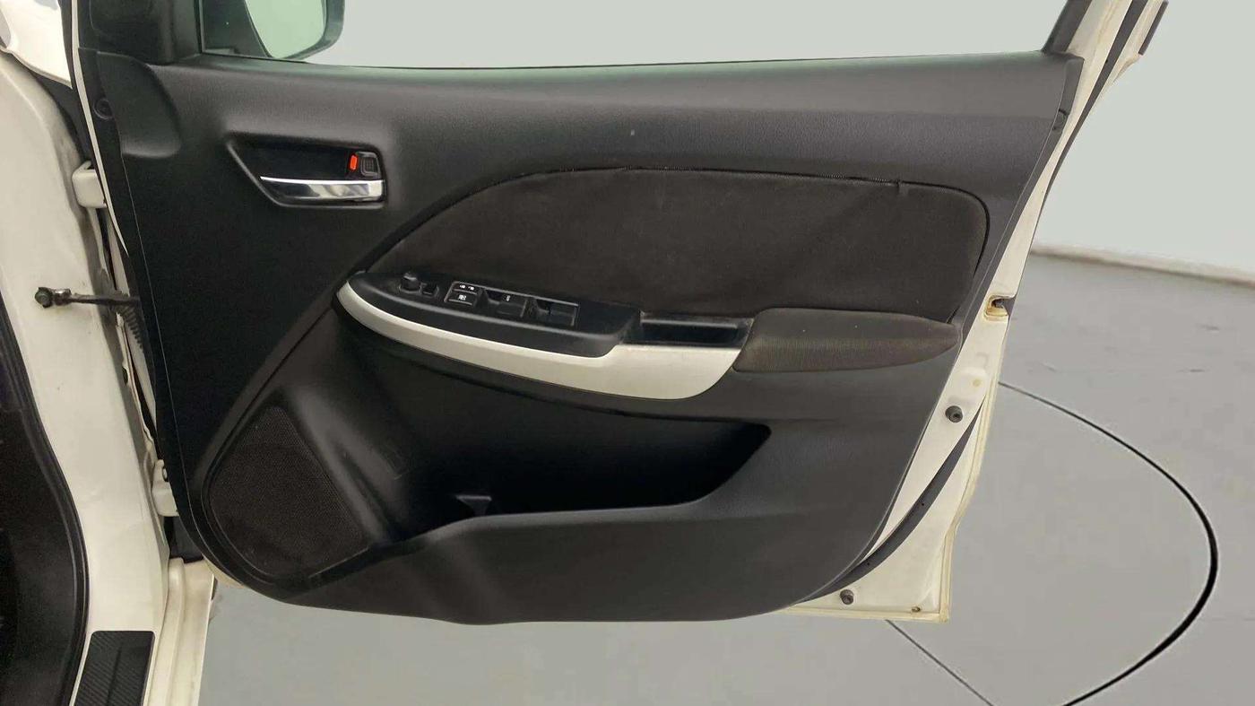 2016 Maruti Baleno ALPHA PETROL 1.2, Petrol, Manual, 51,403 km, Driver Side Door Panels Control