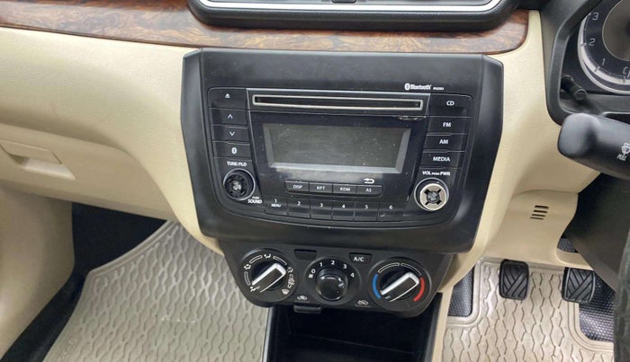 2018 Maruti Dzire VXI, Petrol, Manual, 31,006 km, Infotainment system - Button has minor damage