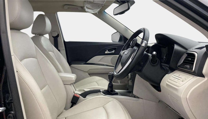 2020 Mahindra XUV300 W8 (O) 1.2 PETROL, Petrol, Manual, 49,542 km, Right Side Front Door Cabin