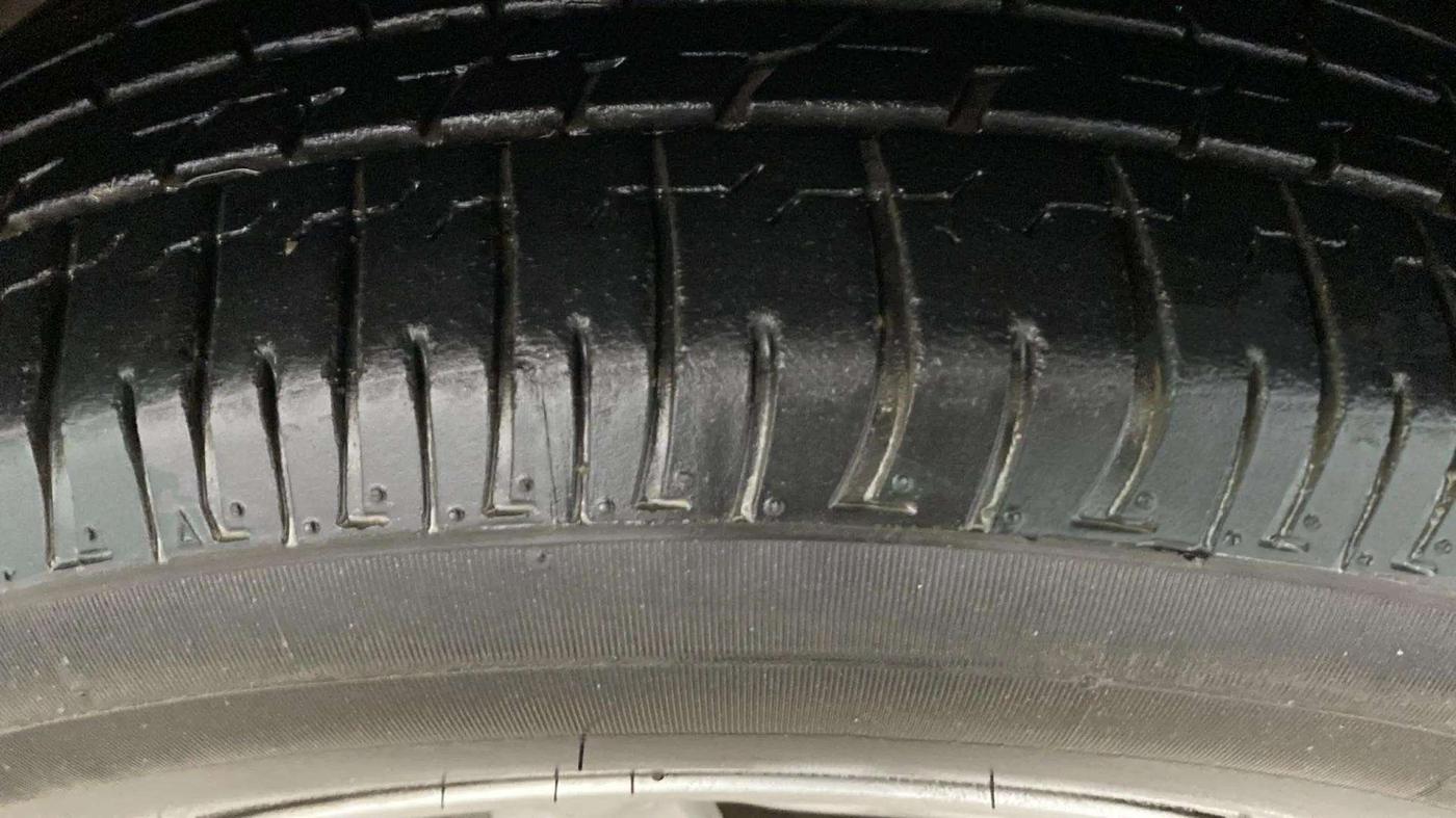 2016 Hyundai Creta SX PLUS 1.6 PETROL, Petrol, Manual, 54,510 km, Right Front Tyre Tread
