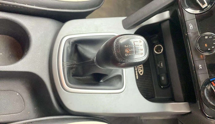 2020 KIA SELTOS HTK 1.5 PETROL, Petrol, Manual, 97,917 km, Gear Lever