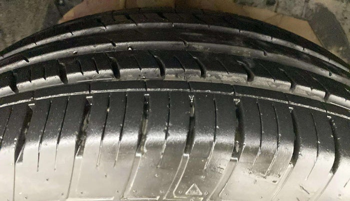 2019 Mahindra XUV500 W5, Diesel, Manual, 32,194 km, Right Front Tyre Tread