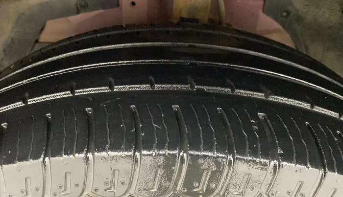 2019 Mahindra XUV500 W5, Diesel, Manual, 32,194 km, Left Front Tyre Tread