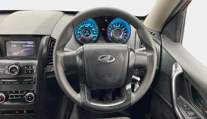 2019 Mahindra XUV500 W5, Diesel, Manual, 32,194 km, Steering Wheel Close Up