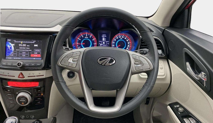 2022 Mahindra XUV300 W8 1.2 PETROL, Petrol, Manual, 18,189 km, Steering Wheel Close Up