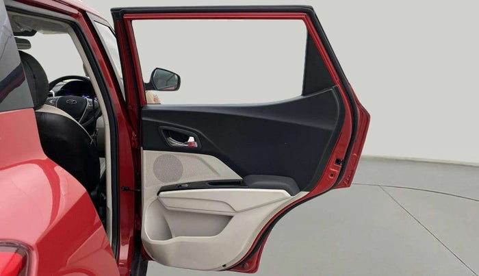 2022 Mahindra XUV300 W8 1.2 PETROL, Petrol, Manual, 18,189 km, RHS Rear Door