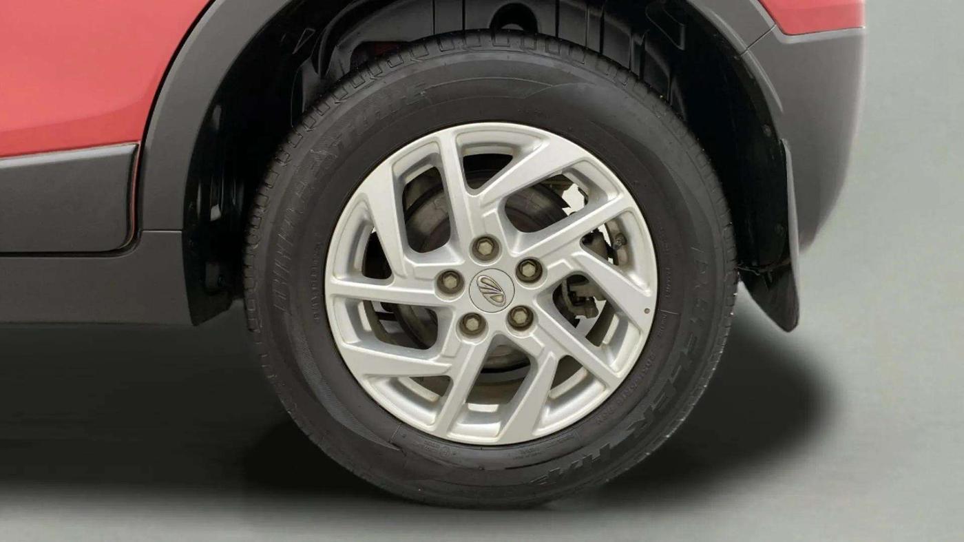 2022 Mahindra XUV300 W8 1.2 PETROL, Petrol, Manual, 18,189 km, Left Rear Wheel