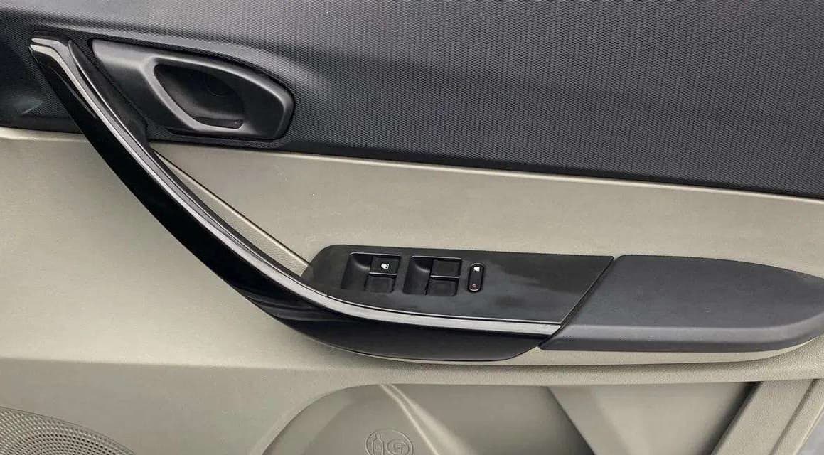 2019 Tata Tiago XM PETROL, Petrol, Manual, 40,109 km, Driver Side Door Panels Control