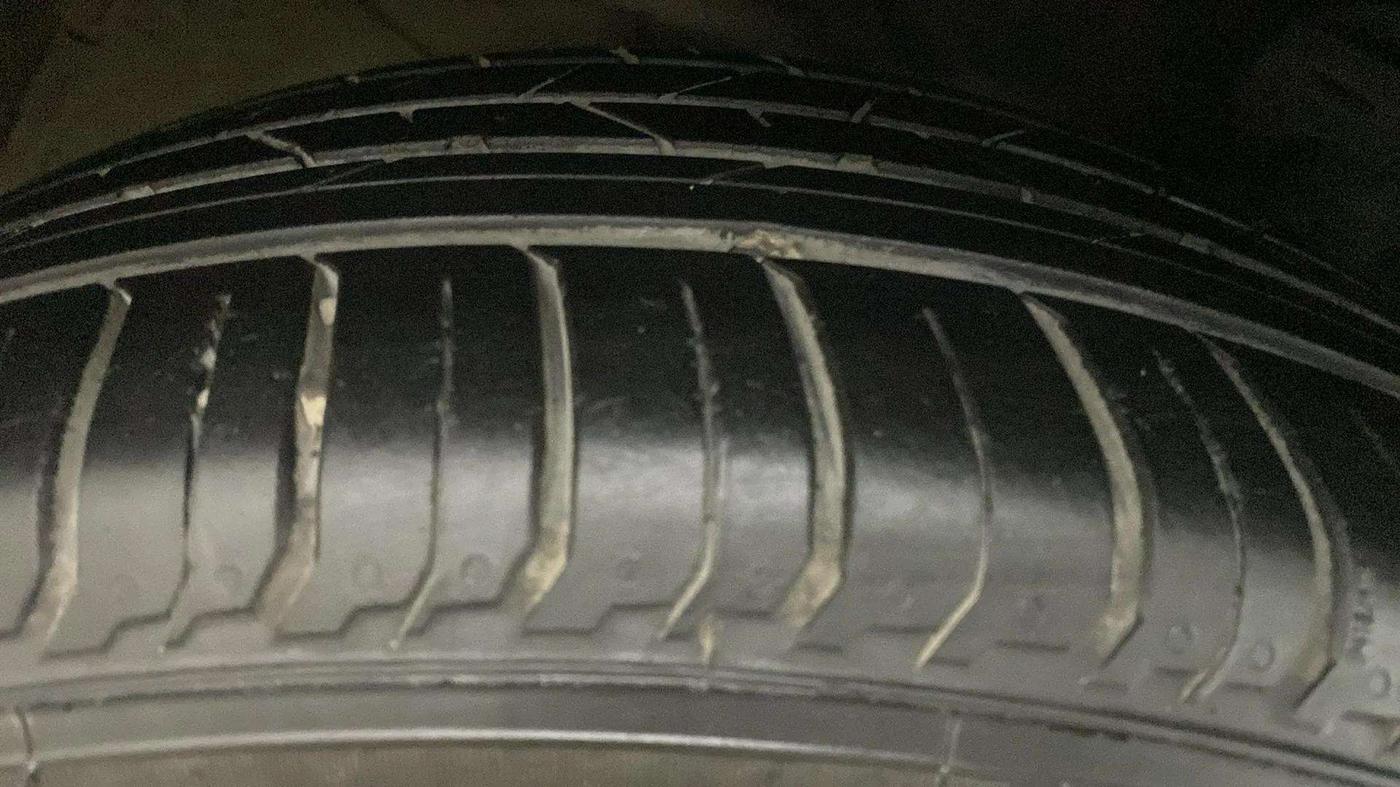 2017 Maruti Ciaz ALPHA 1.4 PETROL, Petrol, Manual, 32,225 km, Right Rear Tyre Tread