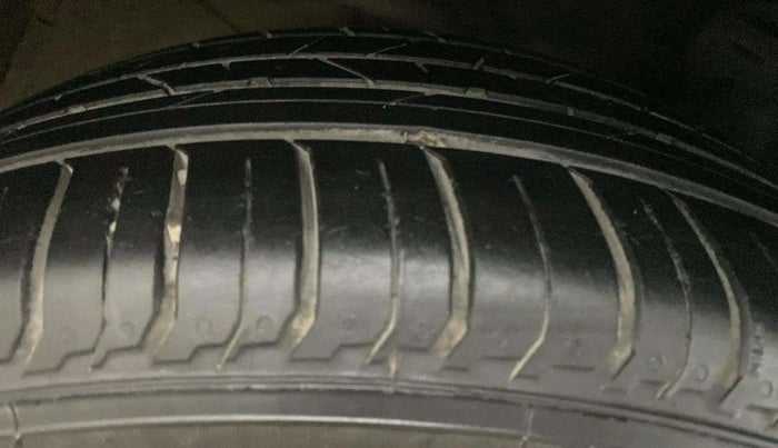 2017 Maruti Ciaz ALPHA 1.4 PETROL, Petrol, Manual, 32,225 km, Right Rear Tyre Tread