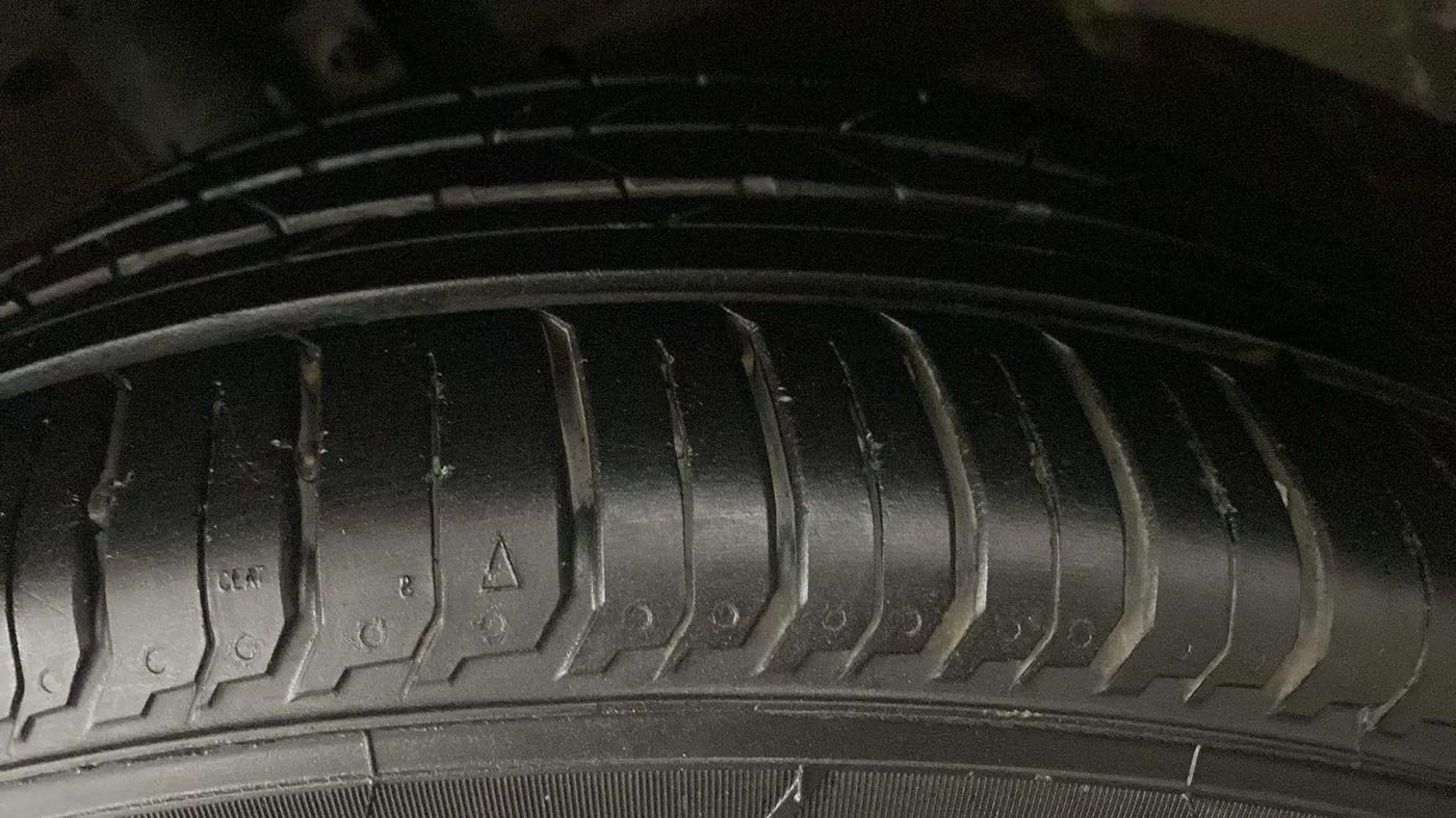 2017 Maruti Ciaz ALPHA 1.4 PETROL, Petrol, Manual, 32,225 km, Right Front Tyre Tread