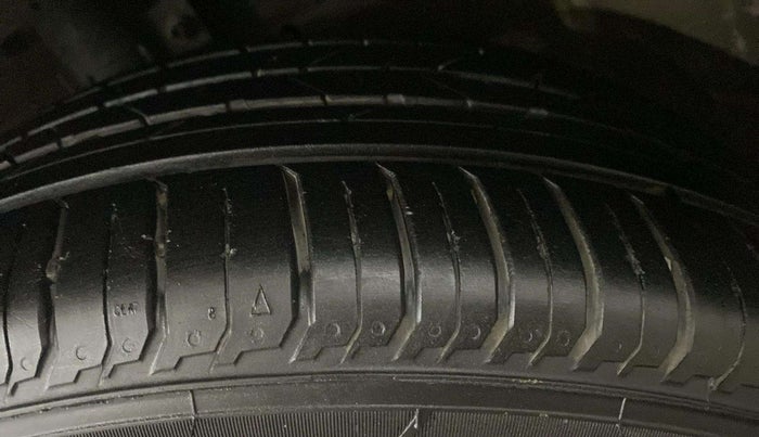2017 Maruti Ciaz ALPHA 1.4 PETROL, Petrol, Manual, 32,225 km, Right Front Tyre Tread