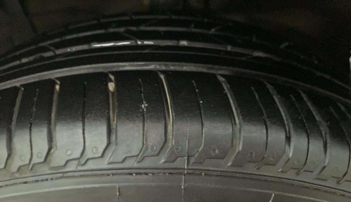 2017 Maruti Ciaz ALPHA 1.4 PETROL, Petrol, Manual, 32,225 km, Left Rear Tyre Tread
