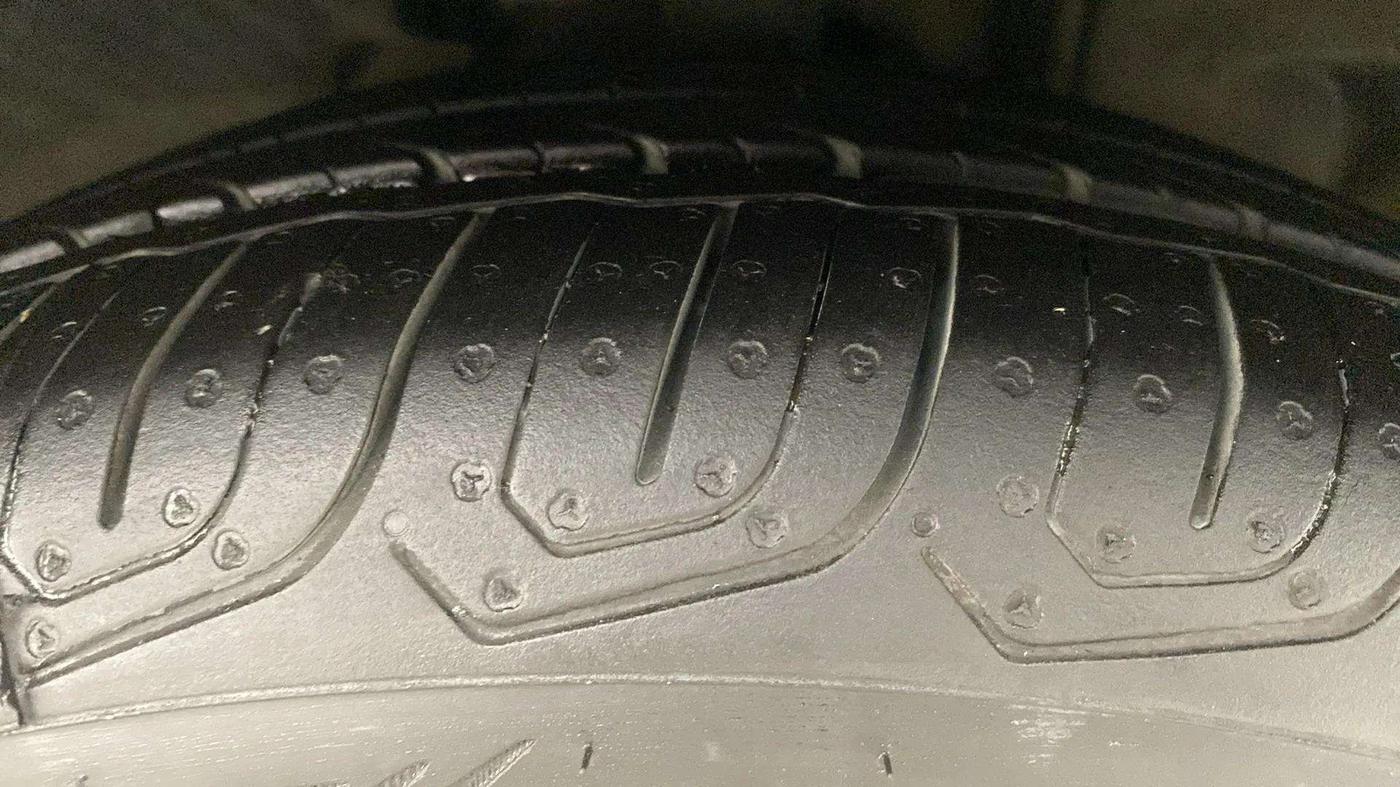 2020 Tata TIGOR XZA PLUS PETROL, Petrol, Automatic, 27,756 km, Right Front Tyre Tread