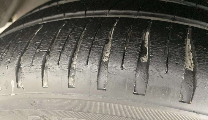 2014 Honda Brio S MT, Petrol, Manual, 78,619 km, Left Front Tyre Tread